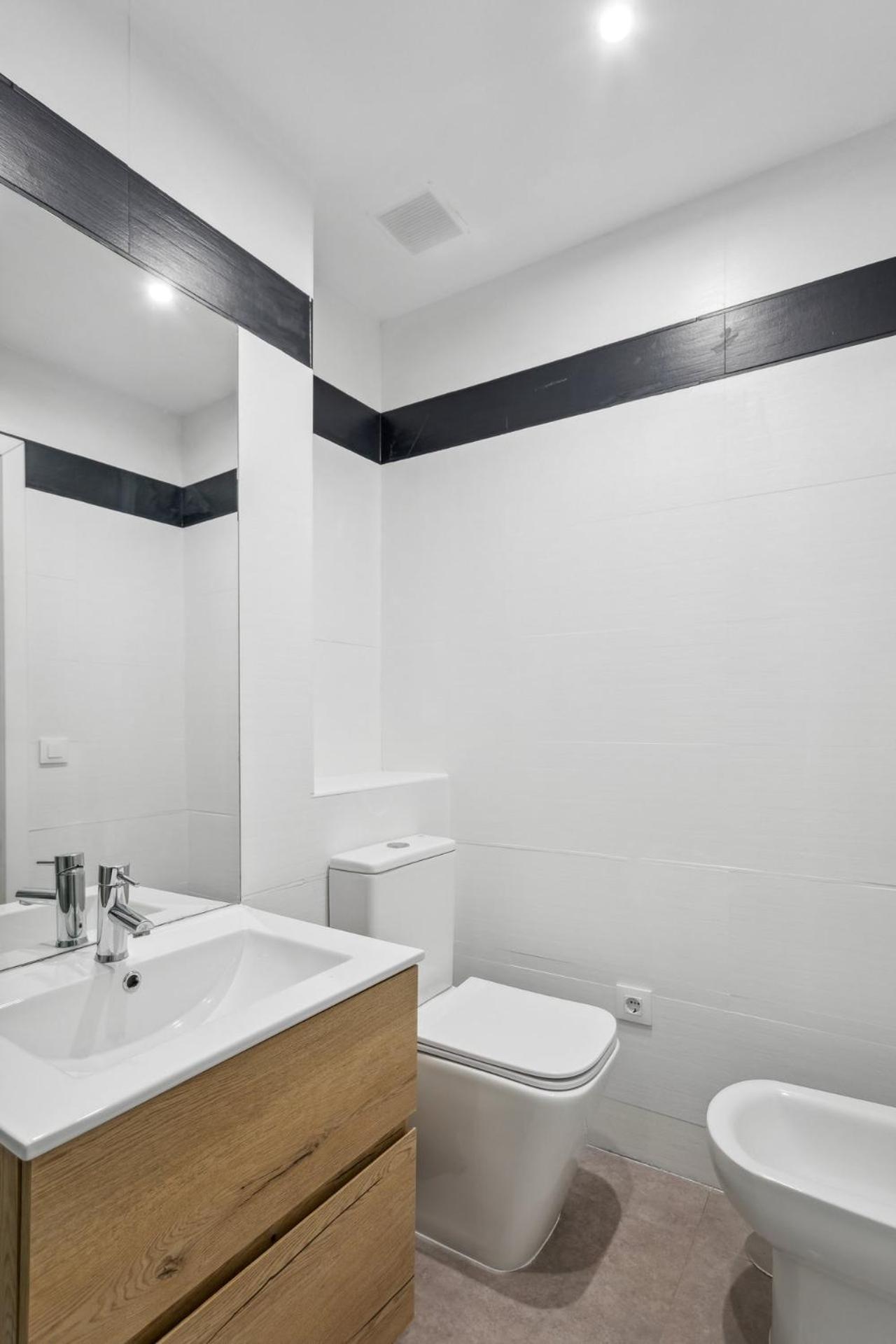 Limehome Madrid Calle De La Paloma ภายนอก รูปภาพ