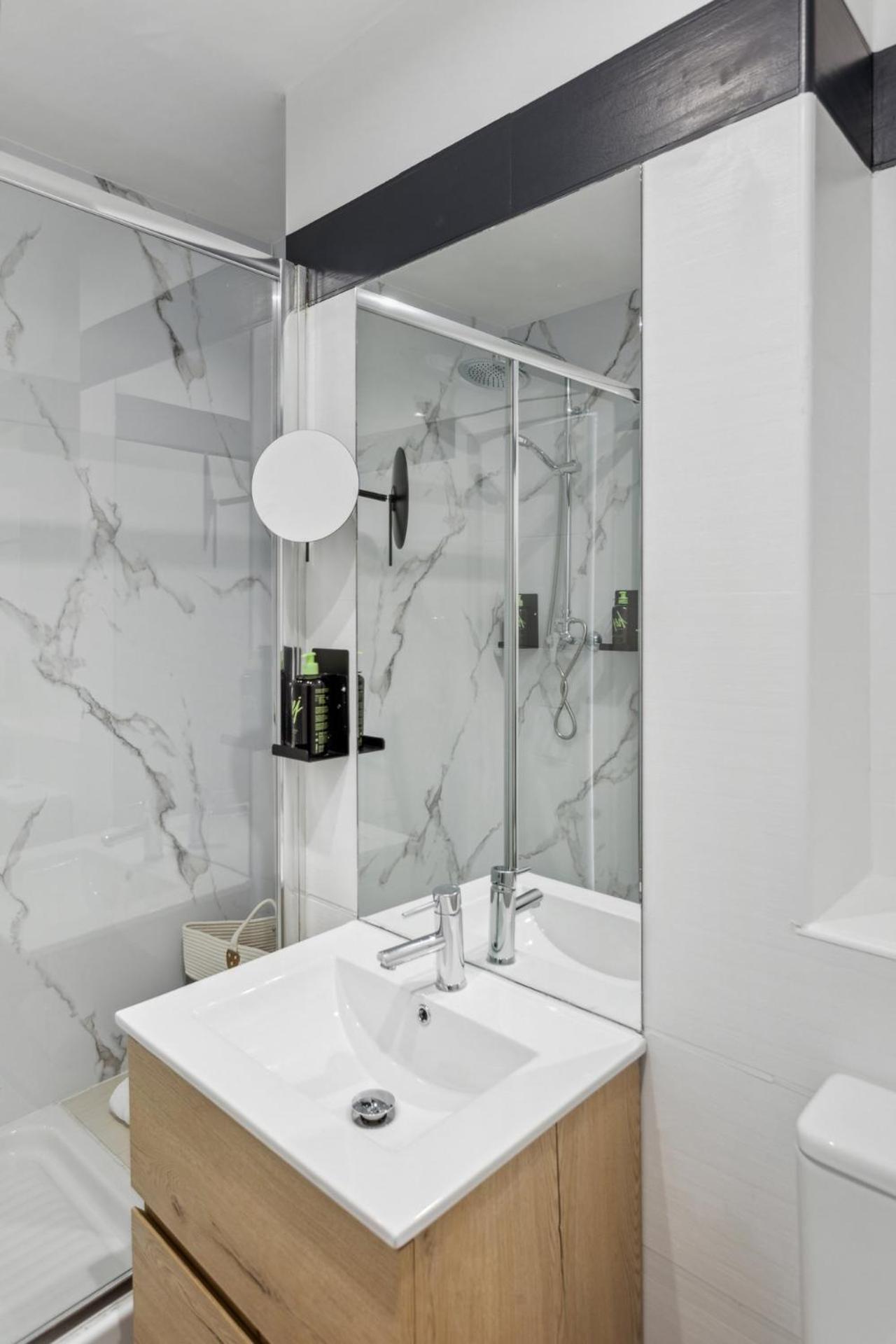 Limehome Madrid Calle De La Paloma ภายนอก รูปภาพ