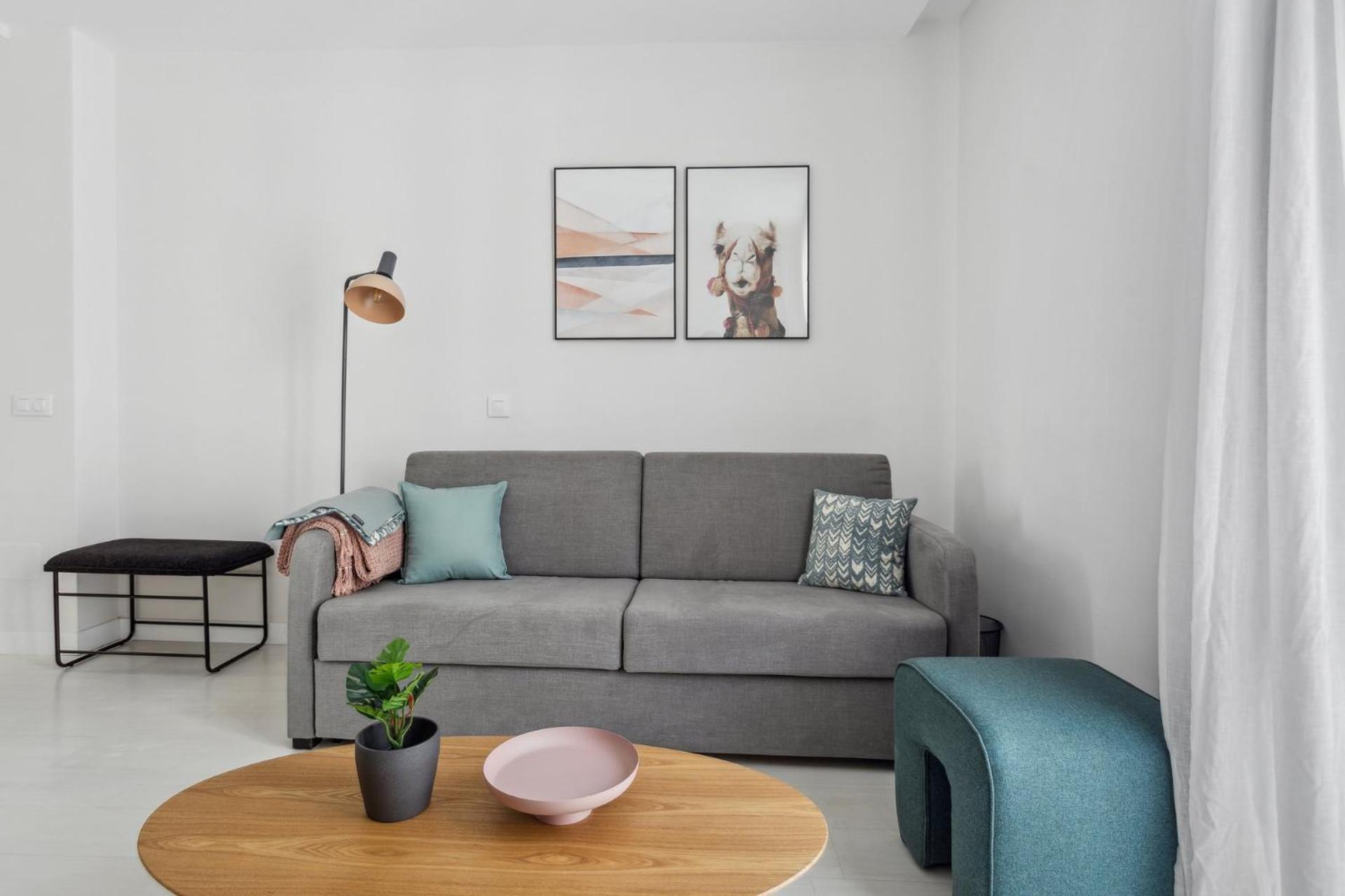 Limehome Madrid Calle De La Paloma ภายนอก รูปภาพ