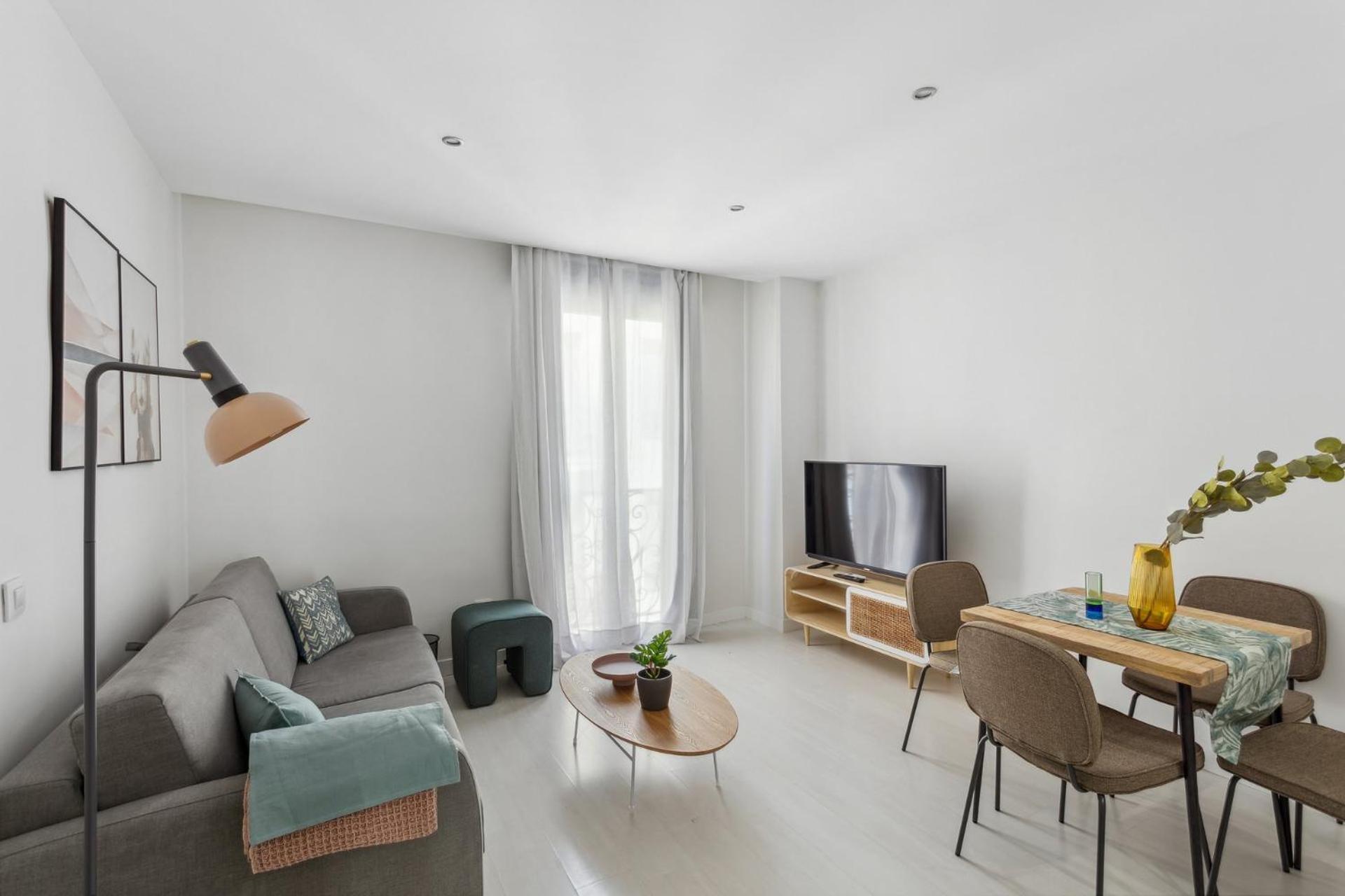 Limehome Madrid Calle De La Paloma ภายนอก รูปภาพ