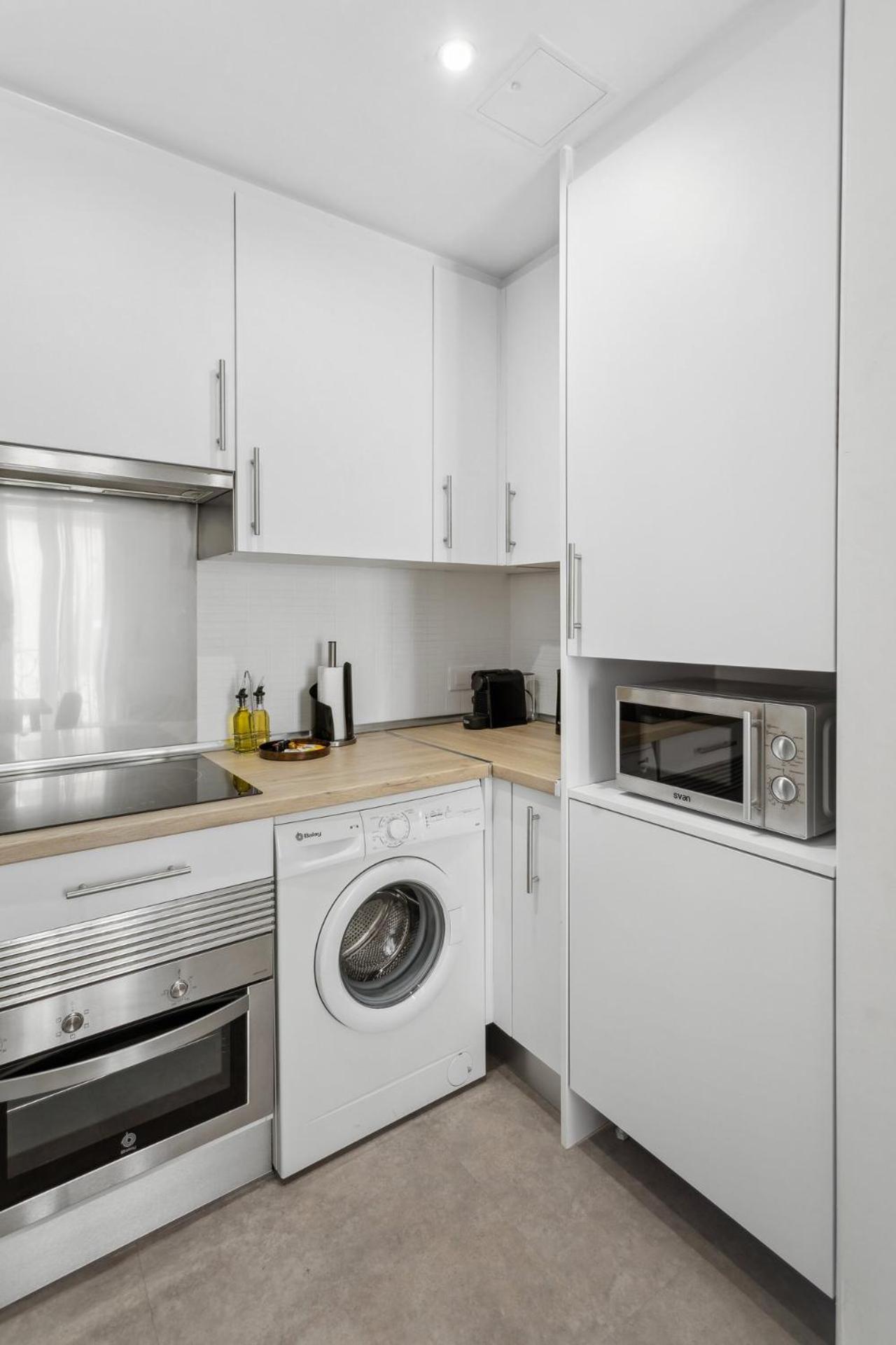 Limehome Madrid Calle De La Paloma ภายนอก รูปภาพ