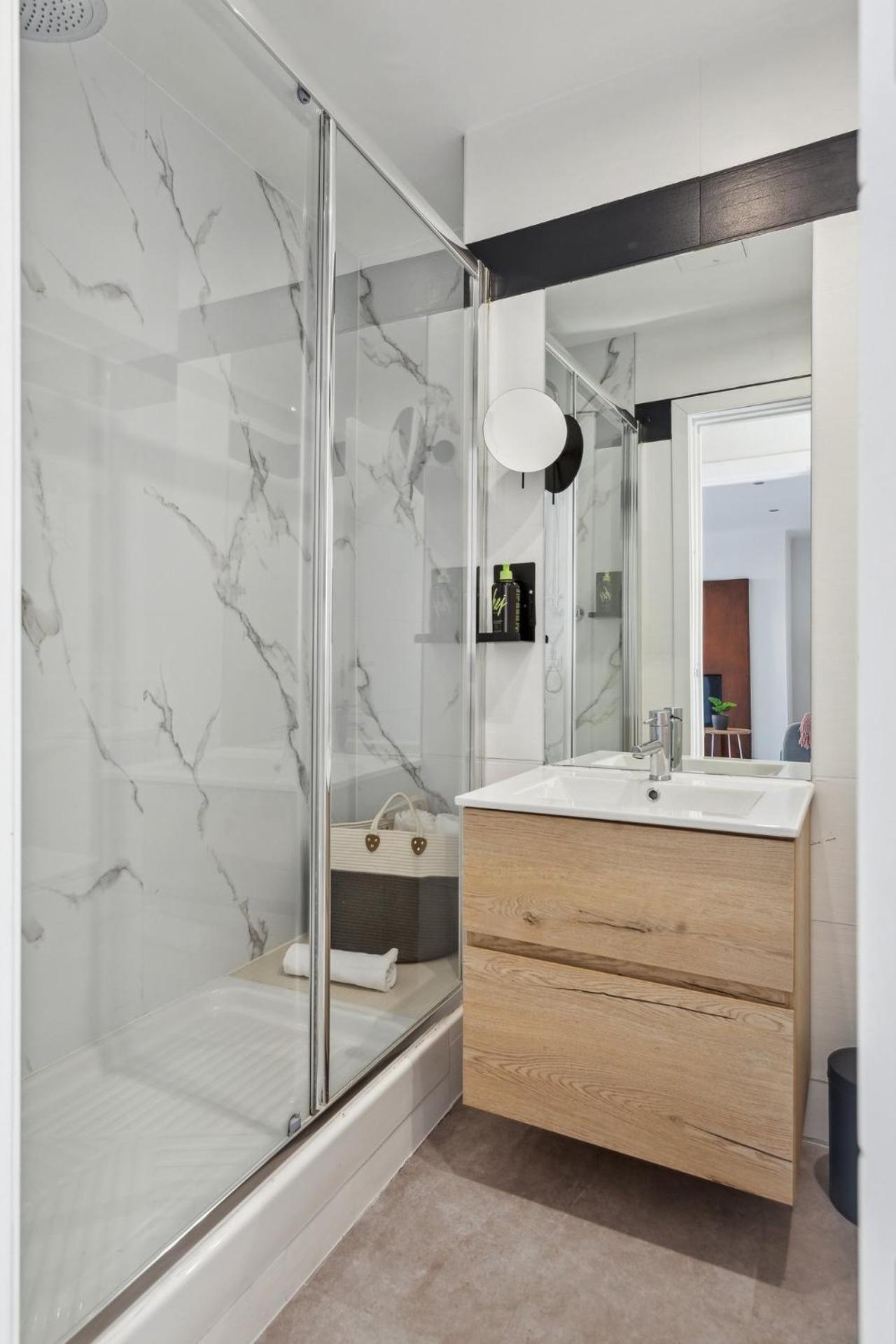 Limehome Madrid Calle De La Paloma ภายนอก รูปภาพ