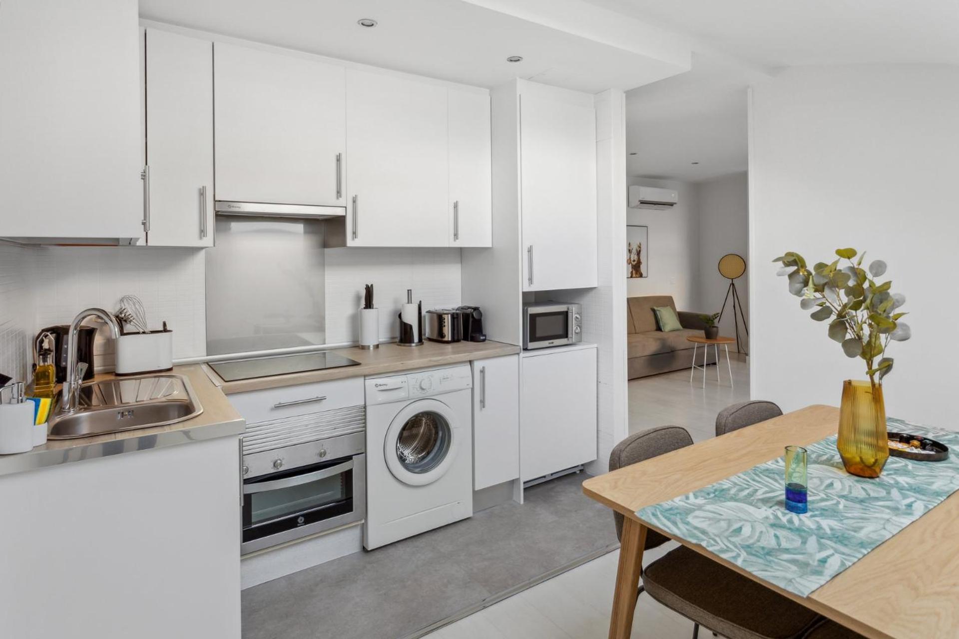Limehome Madrid Calle De La Paloma ภายนอก รูปภาพ