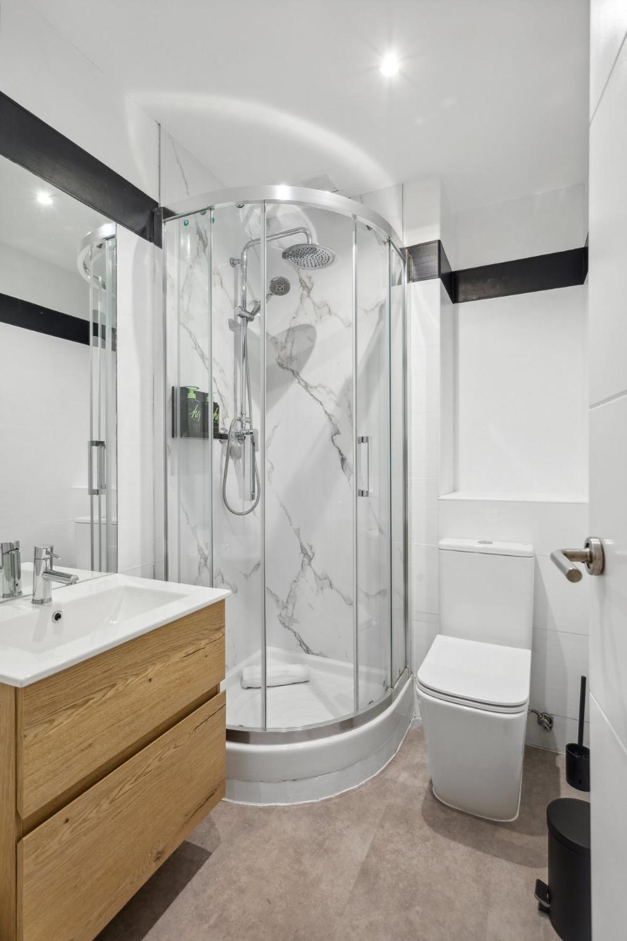 Limehome Madrid Calle De La Paloma ภายนอก รูปภาพ