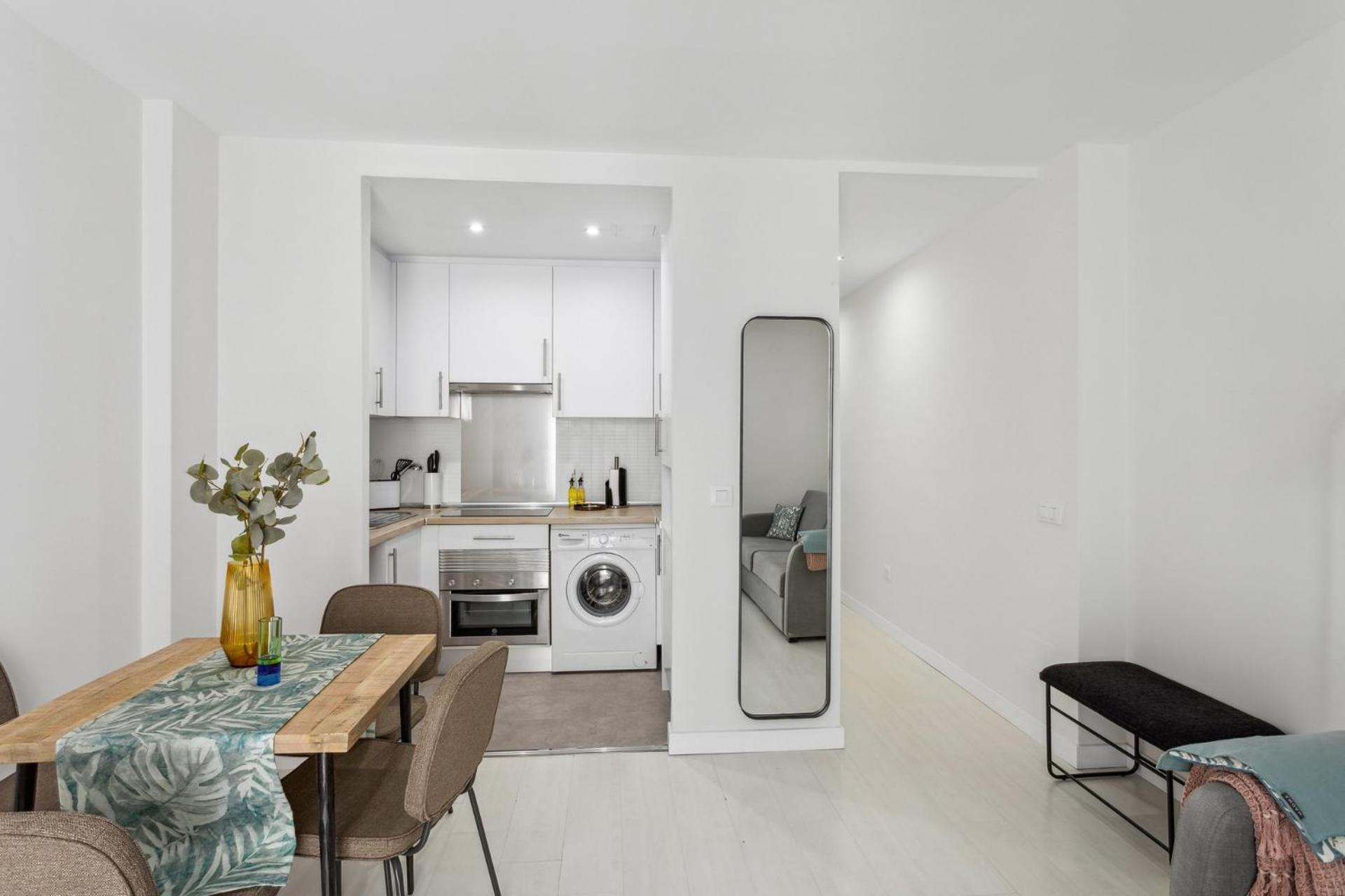 Limehome Madrid Calle De La Paloma ภายนอก รูปภาพ