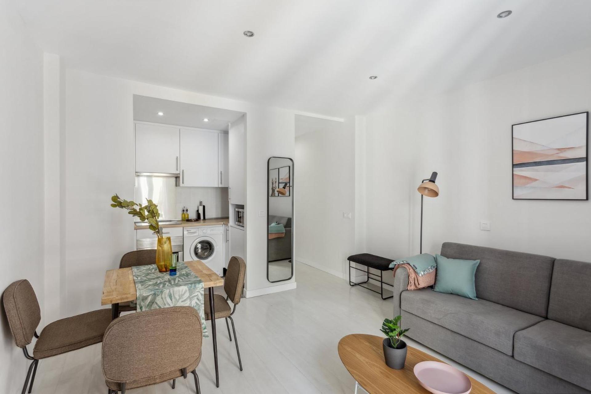 Limehome Madrid Calle De La Paloma ภายนอก รูปภาพ
