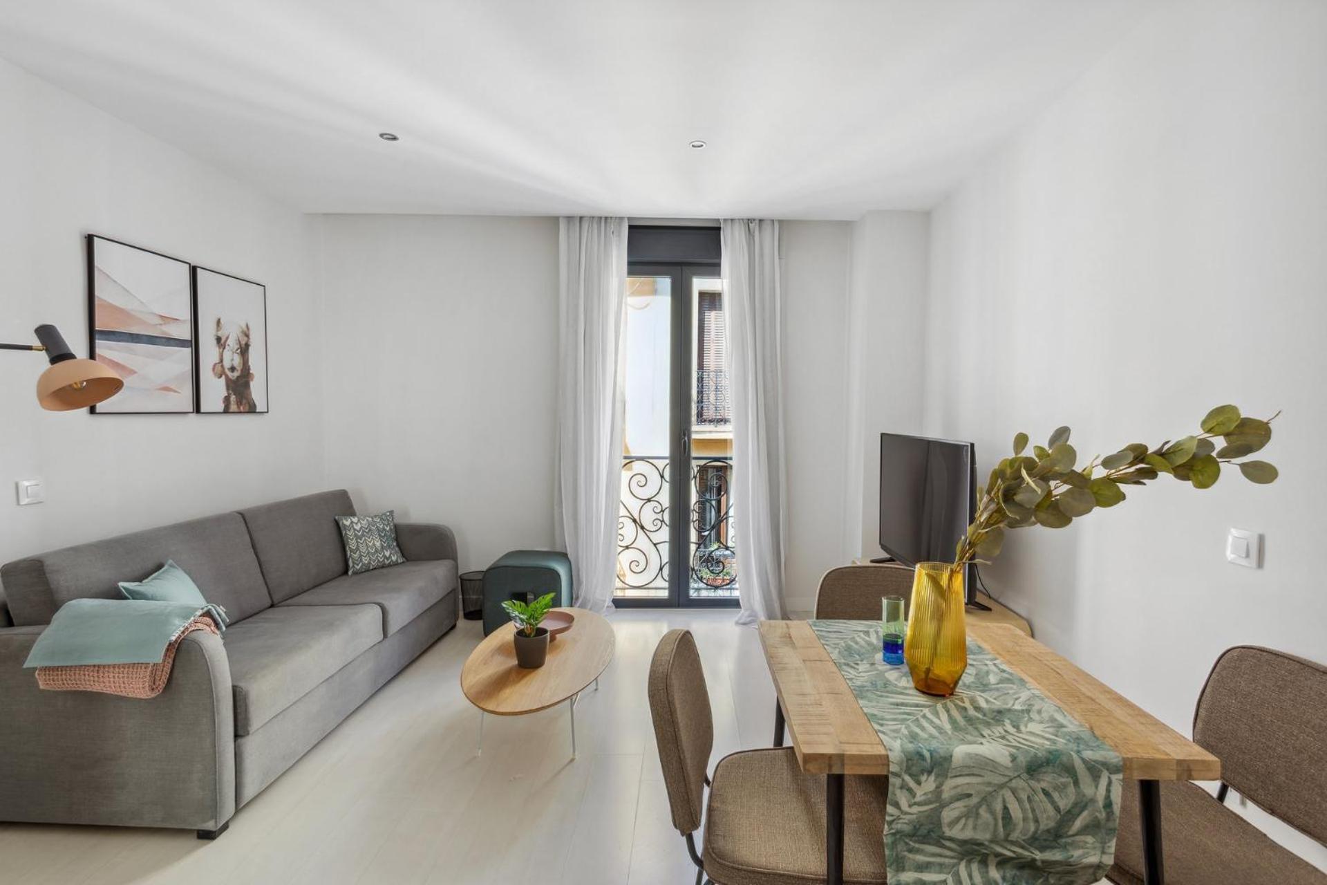 Limehome Madrid Calle De La Paloma ภายนอก รูปภาพ