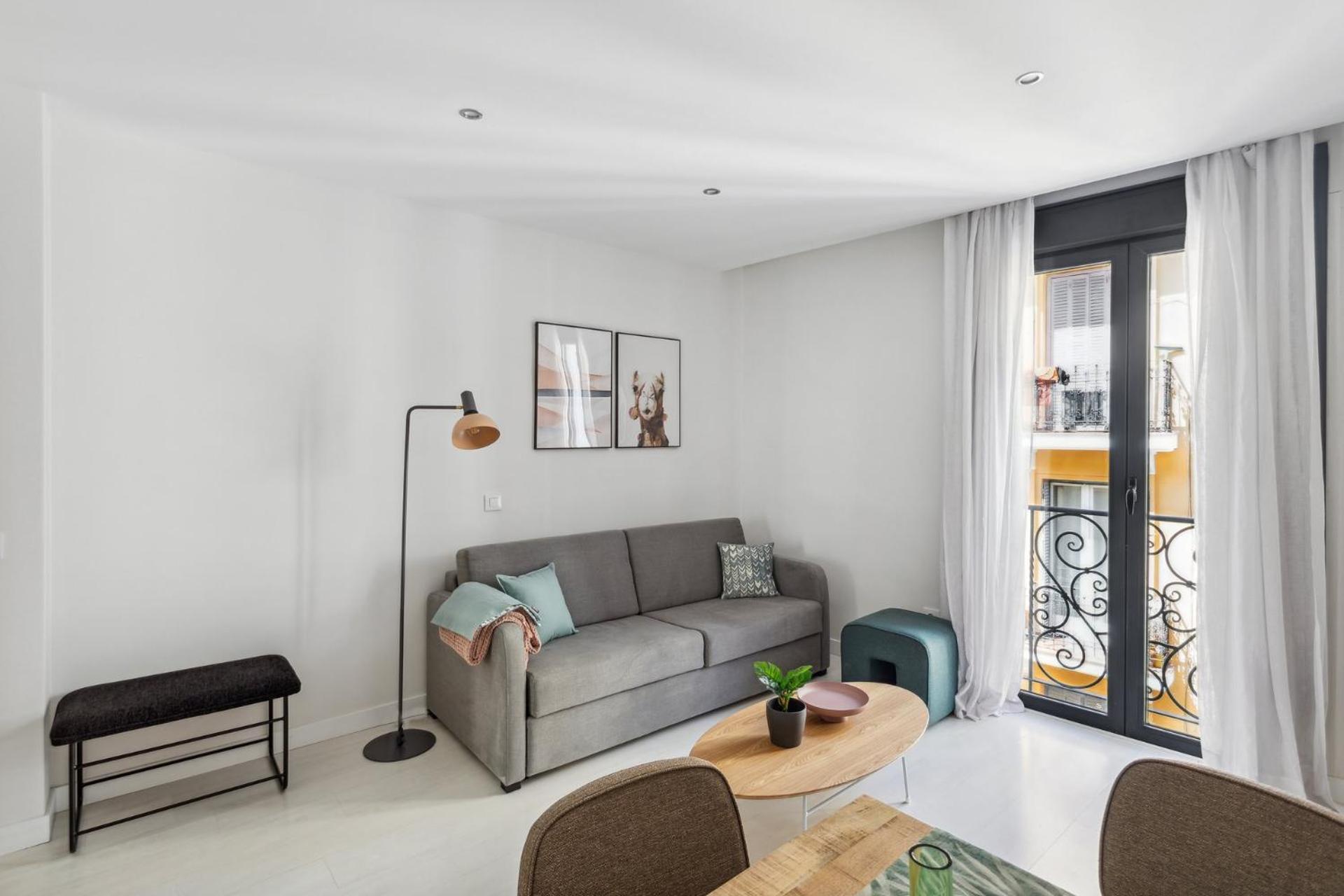 Limehome Madrid Calle De La Paloma ภายนอก รูปภาพ