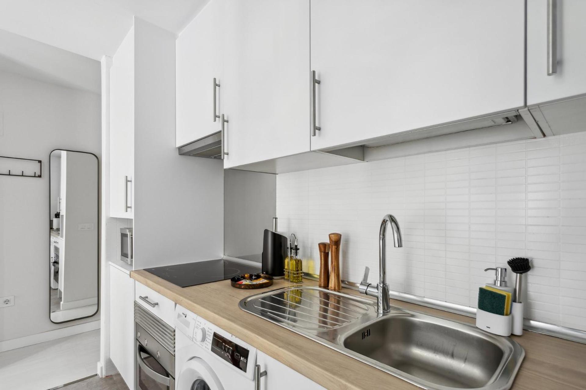 Limehome Madrid Calle De La Paloma ภายนอก รูปภาพ