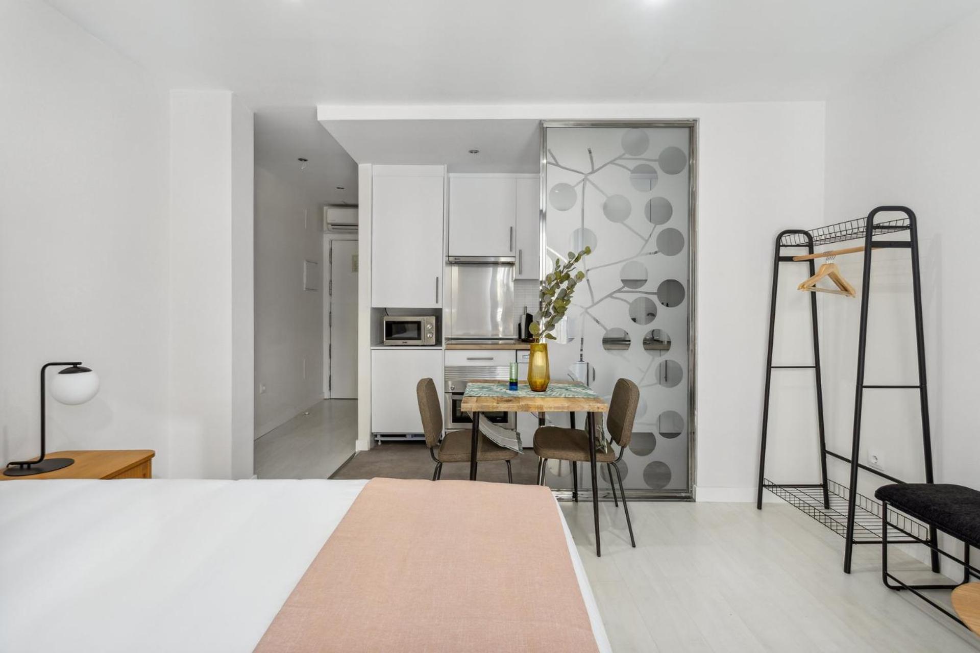 Limehome Madrid Calle De La Paloma ภายนอก รูปภาพ