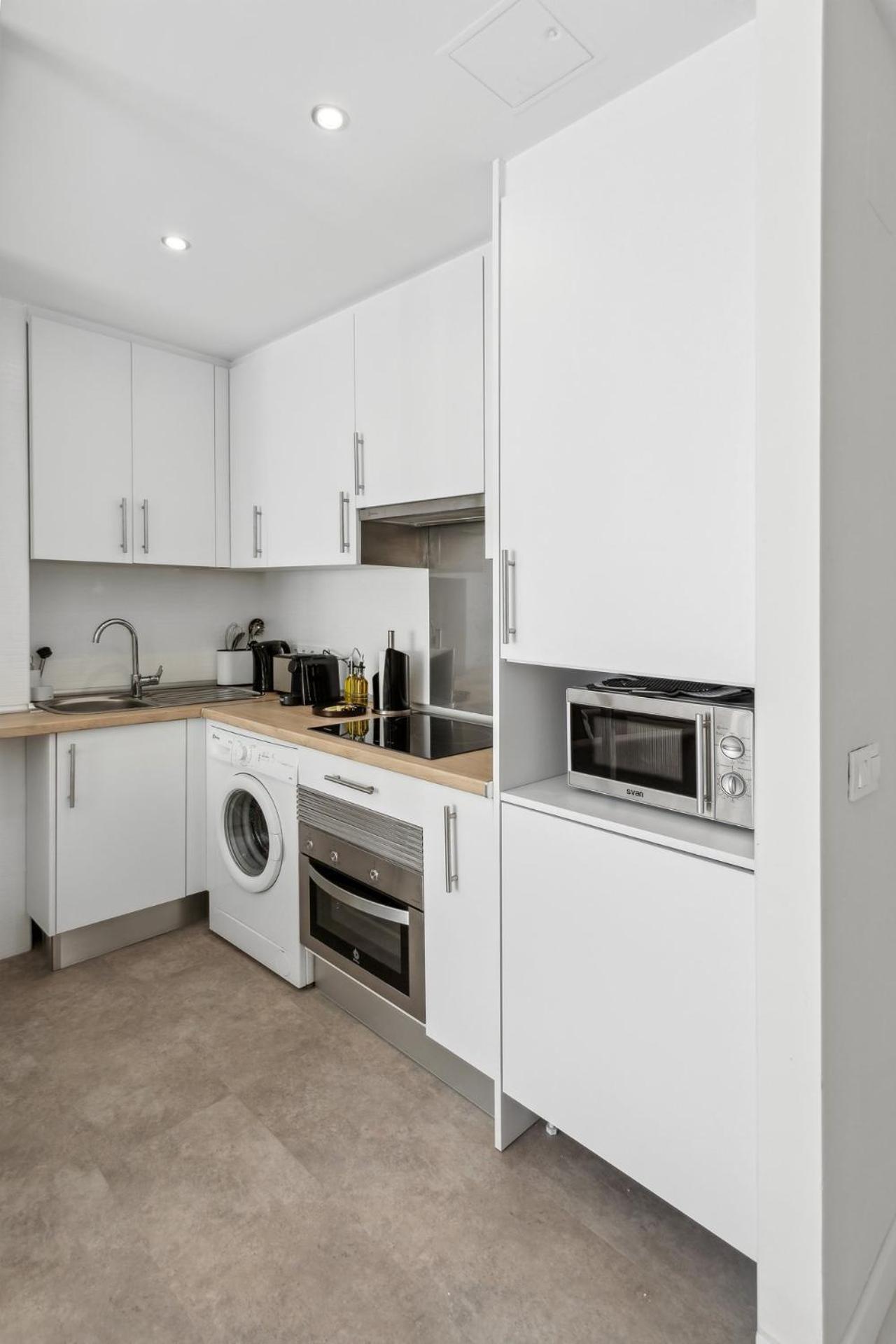 Limehome Madrid Calle De La Paloma ภายนอก รูปภาพ