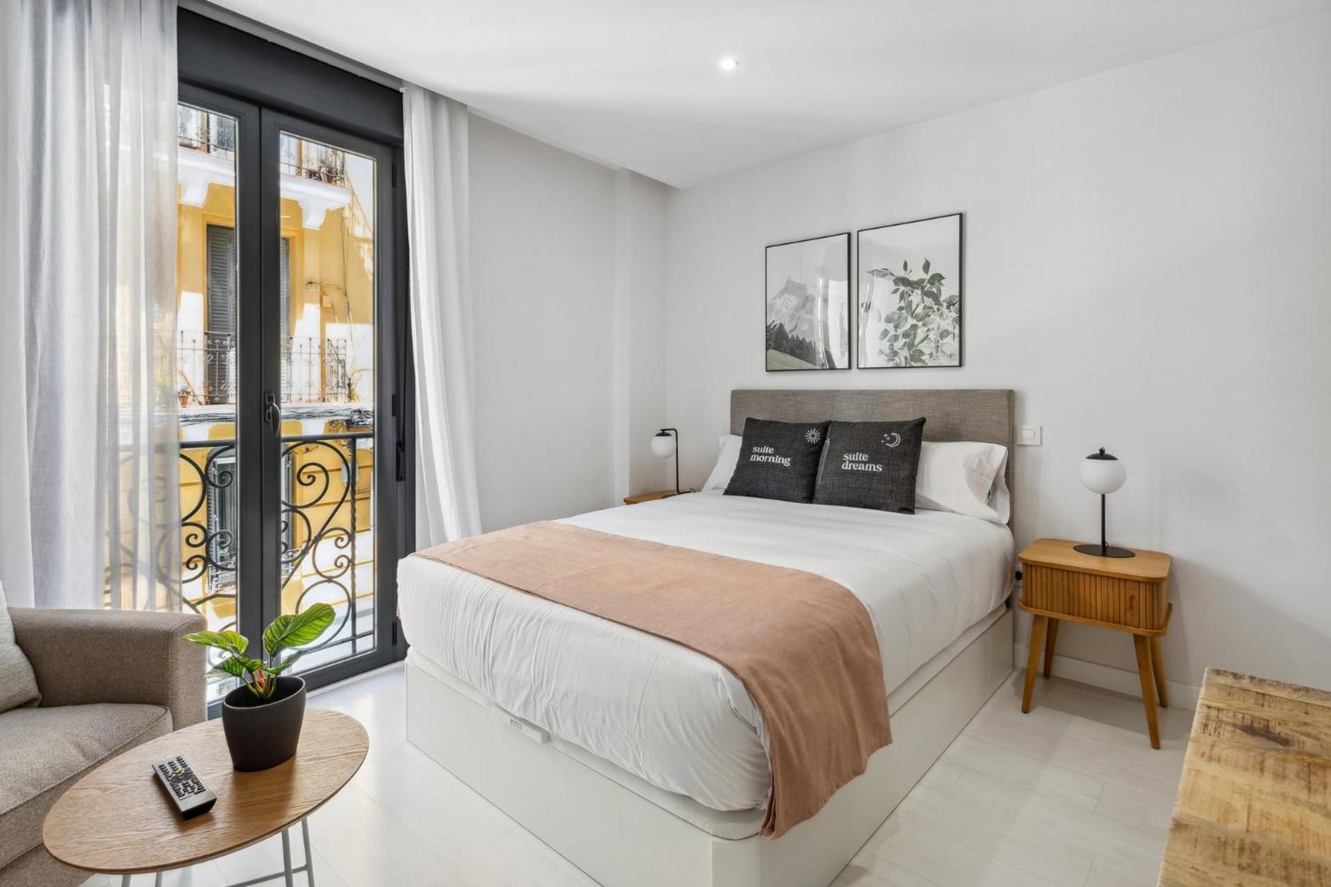 Limehome Madrid Calle De La Paloma ภายนอก รูปภาพ