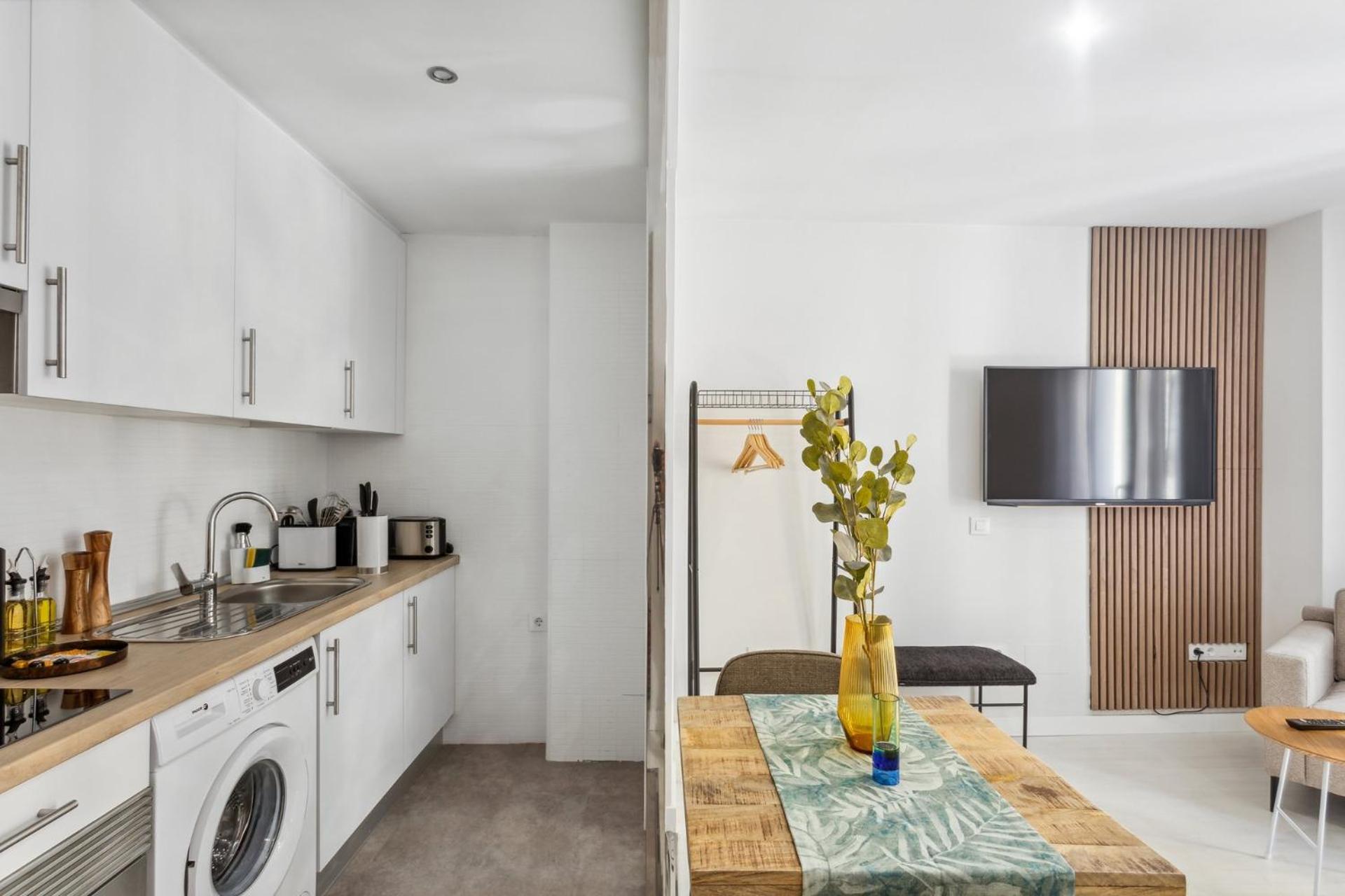 Limehome Madrid Calle De La Paloma ภายนอก รูปภาพ