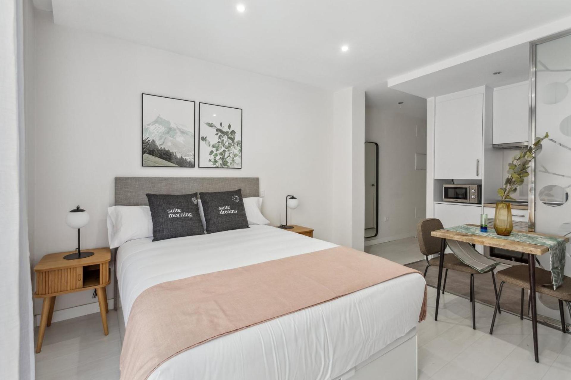 Limehome Madrid Calle De La Paloma ภายนอก รูปภาพ