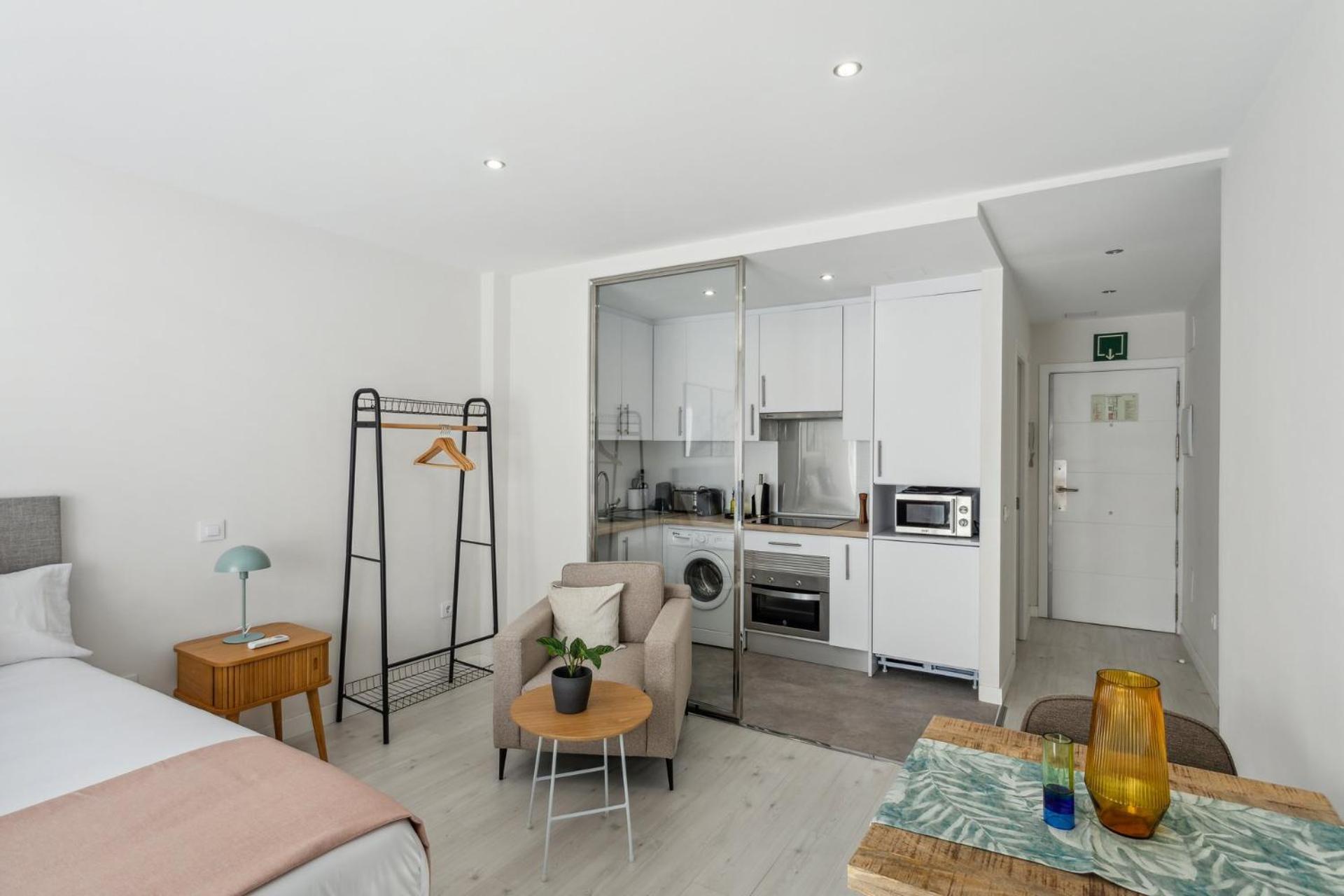 Limehome Madrid Calle De La Paloma ภายนอก รูปภาพ