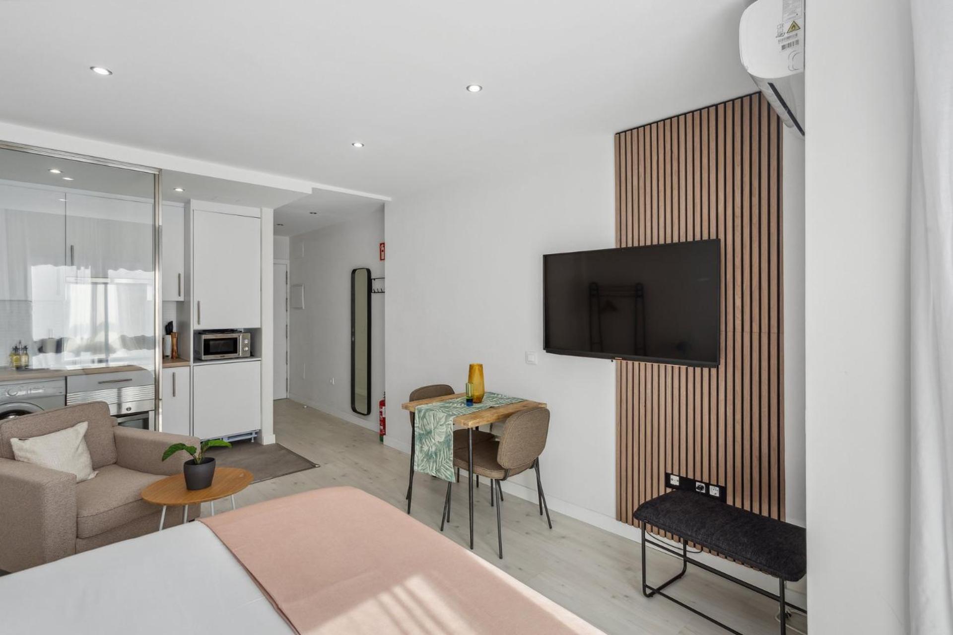 Limehome Madrid Calle De La Paloma ภายนอก รูปภาพ