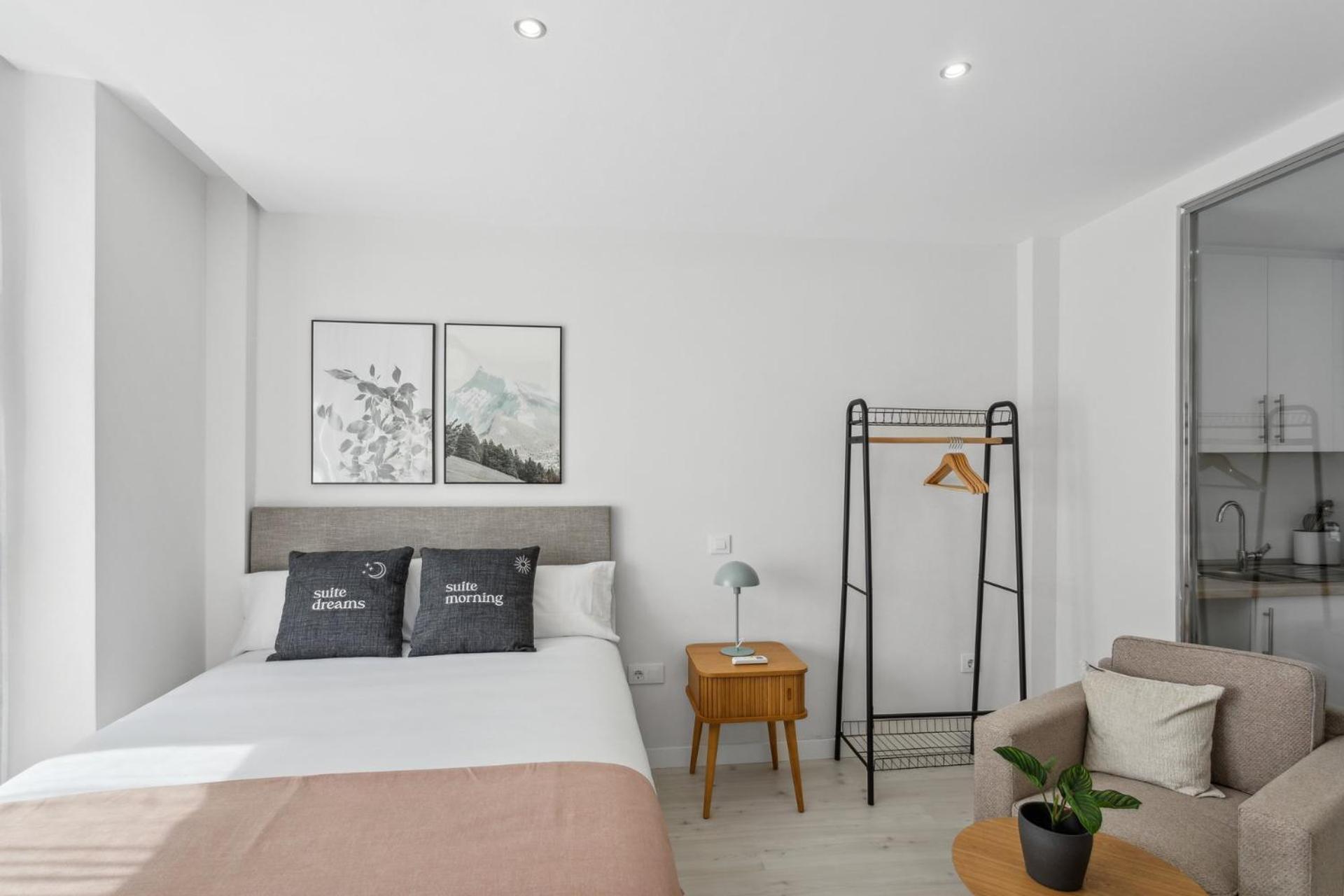 Limehome Madrid Calle De La Paloma ภายนอก รูปภาพ