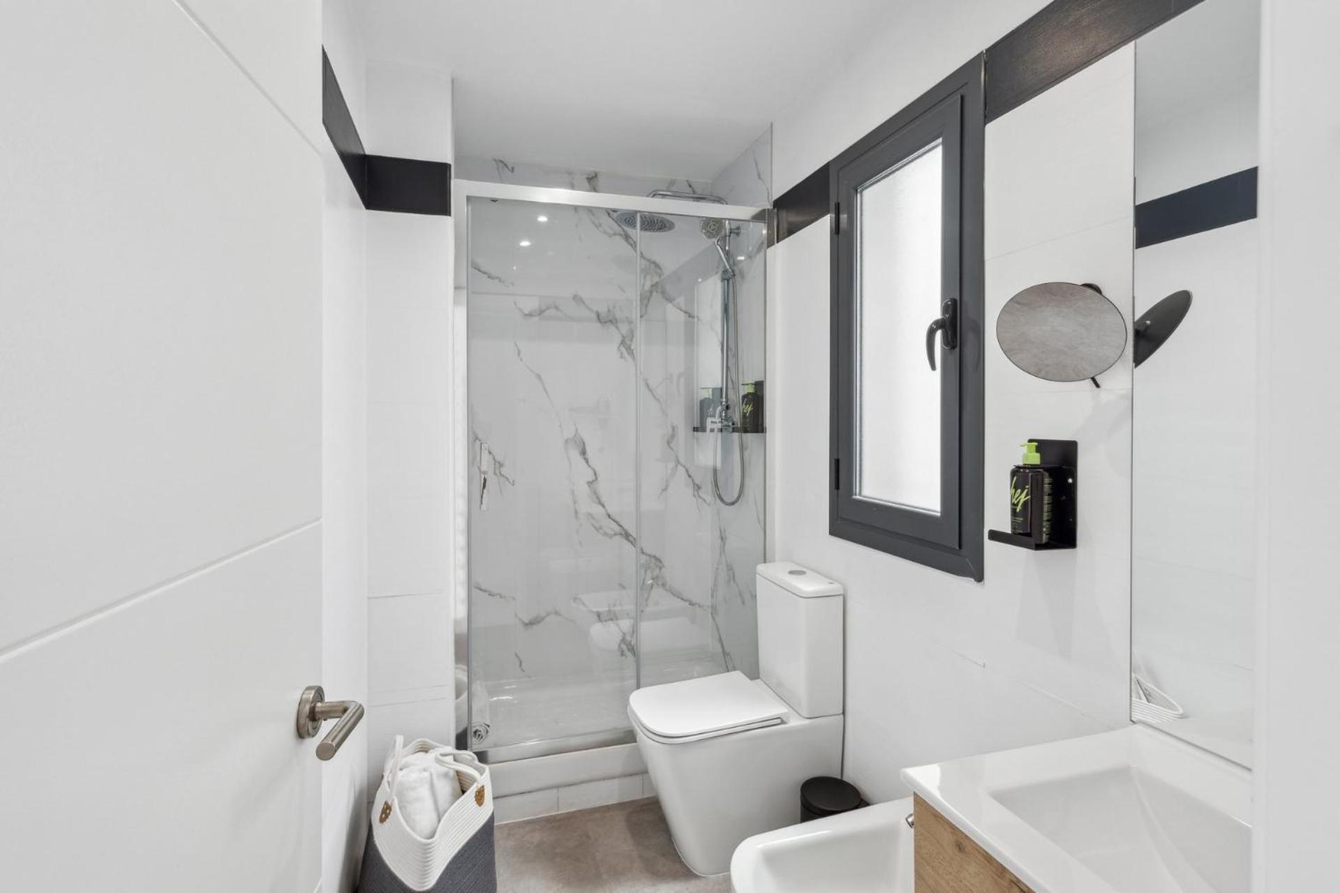 Limehome Madrid Calle De La Paloma ภายนอก รูปภาพ
