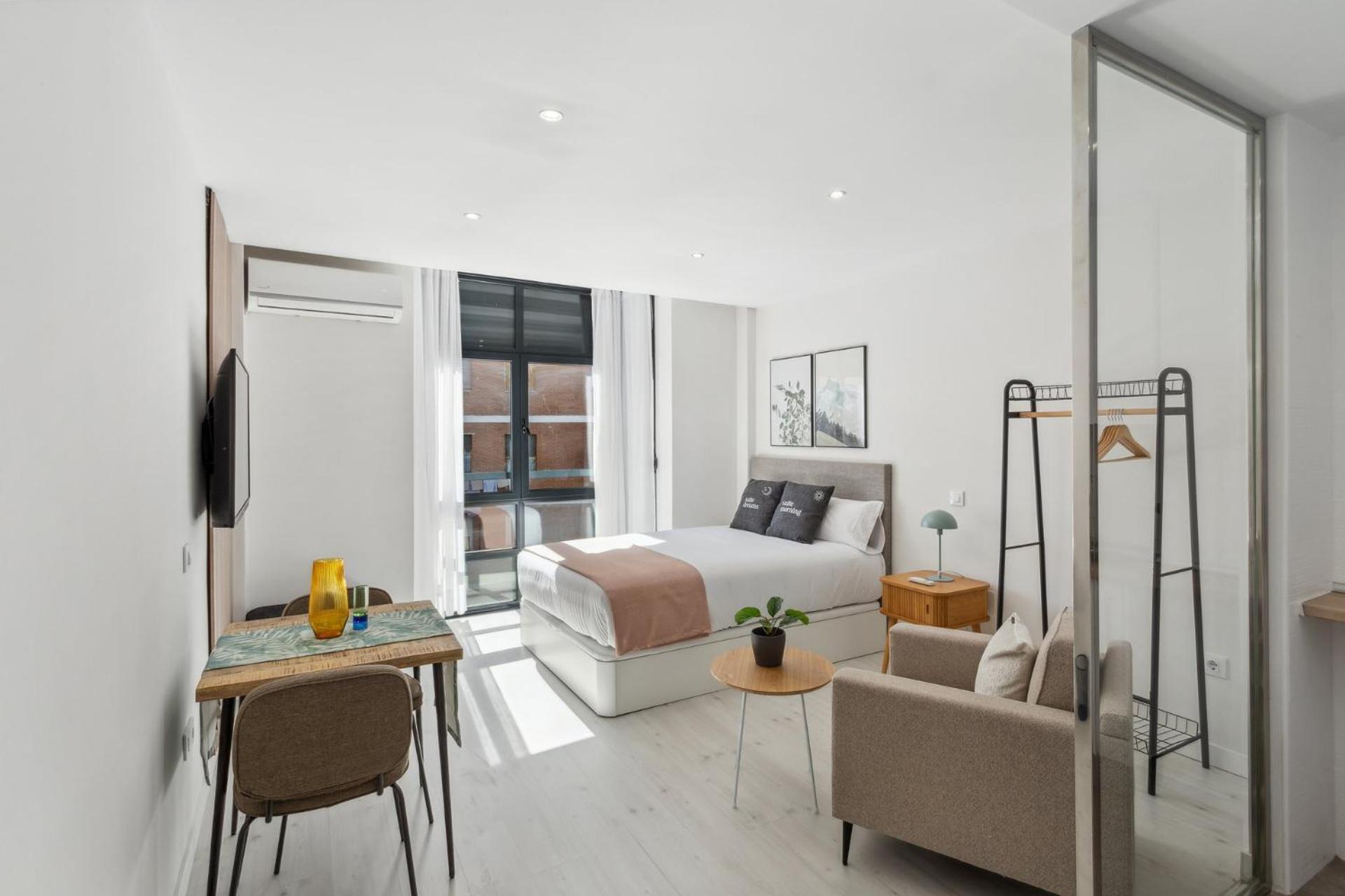Limehome Madrid Calle De La Paloma ภายนอก รูปภาพ