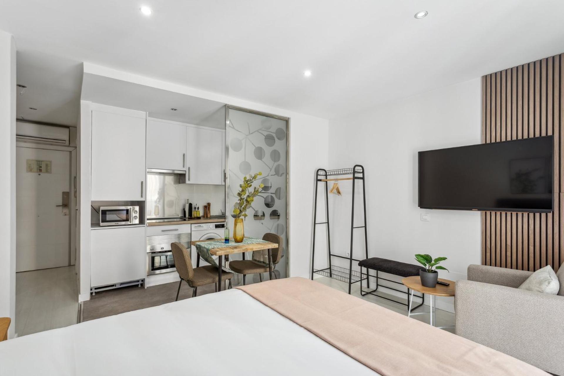 Limehome Madrid Calle De La Paloma ภายนอก รูปภาพ