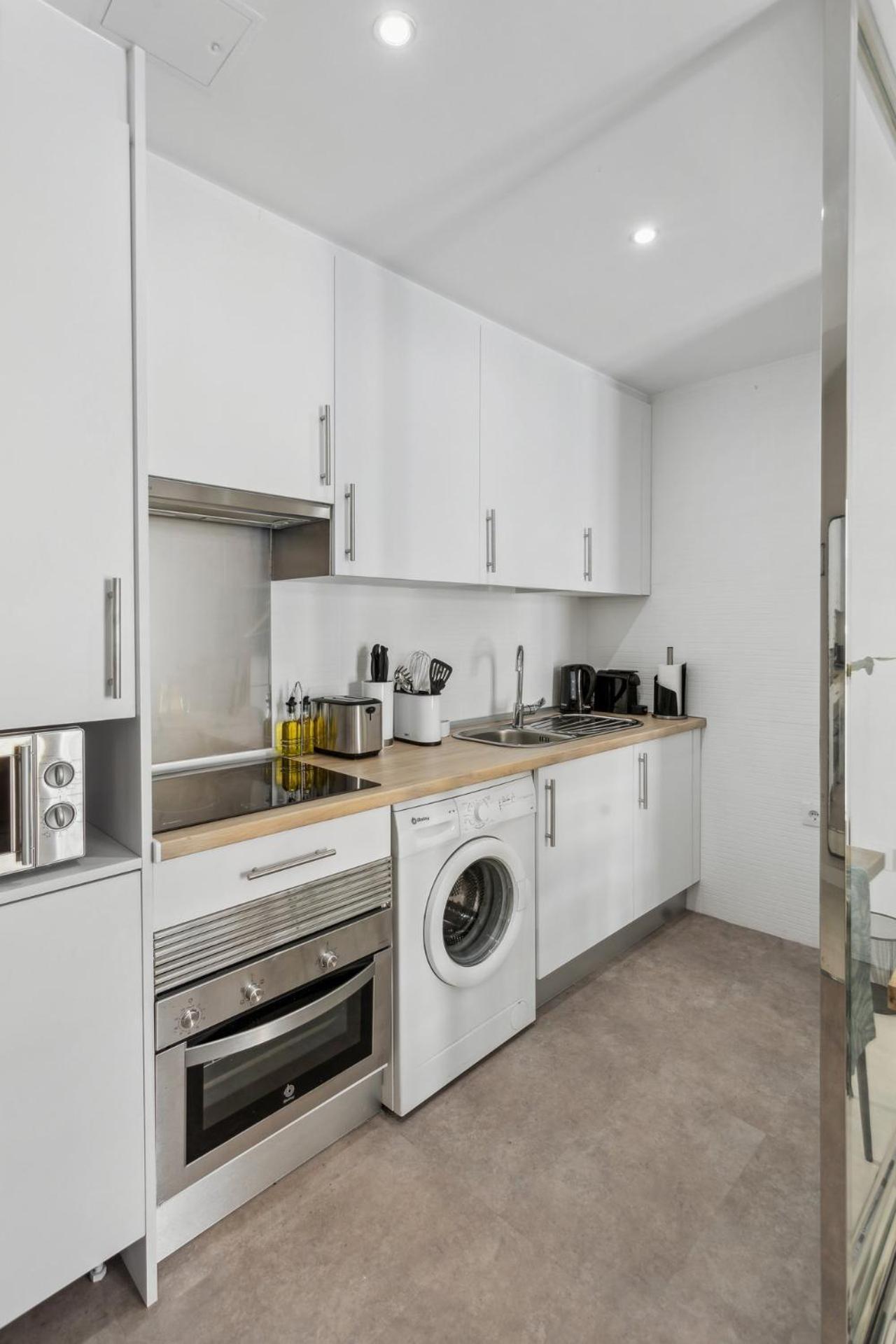 Limehome Madrid Calle De La Paloma ภายนอก รูปภาพ