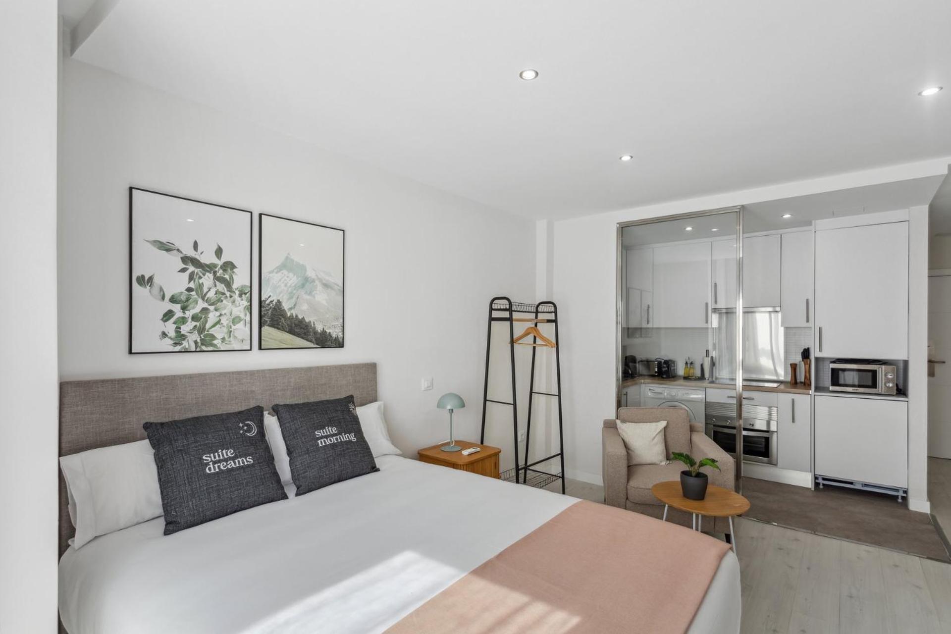 Limehome Madrid Calle De La Paloma ภายนอก รูปภาพ